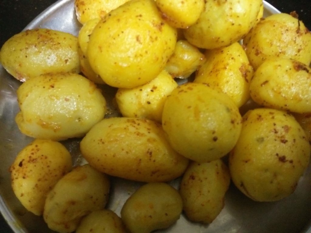 Fried Baby Potatoes for North Indian Subzi, Dum Aloo
