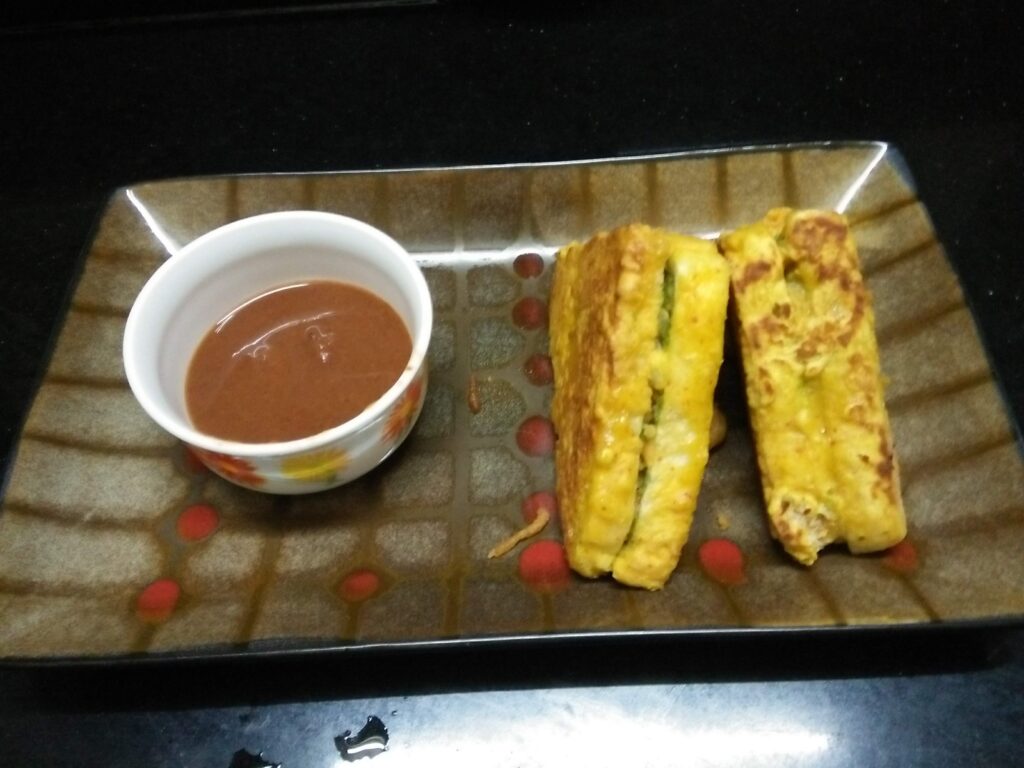 Tava Bread Pakoras serves with dates and tamarind chutney