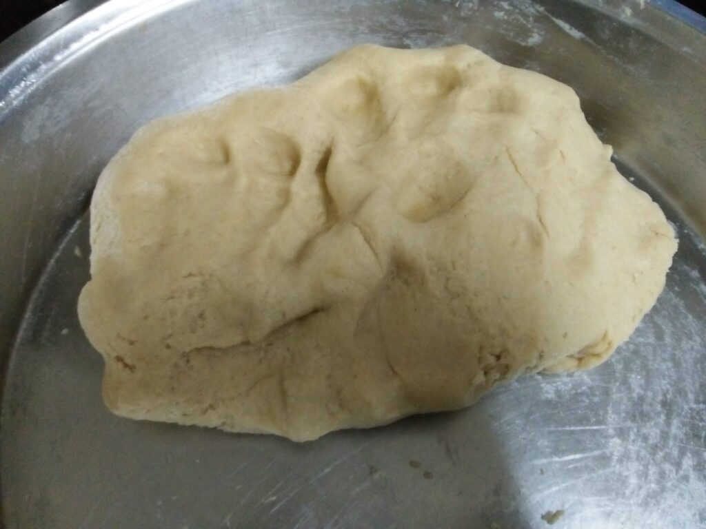 Paratha dough recipe is almost the same for all the parathas in the post
