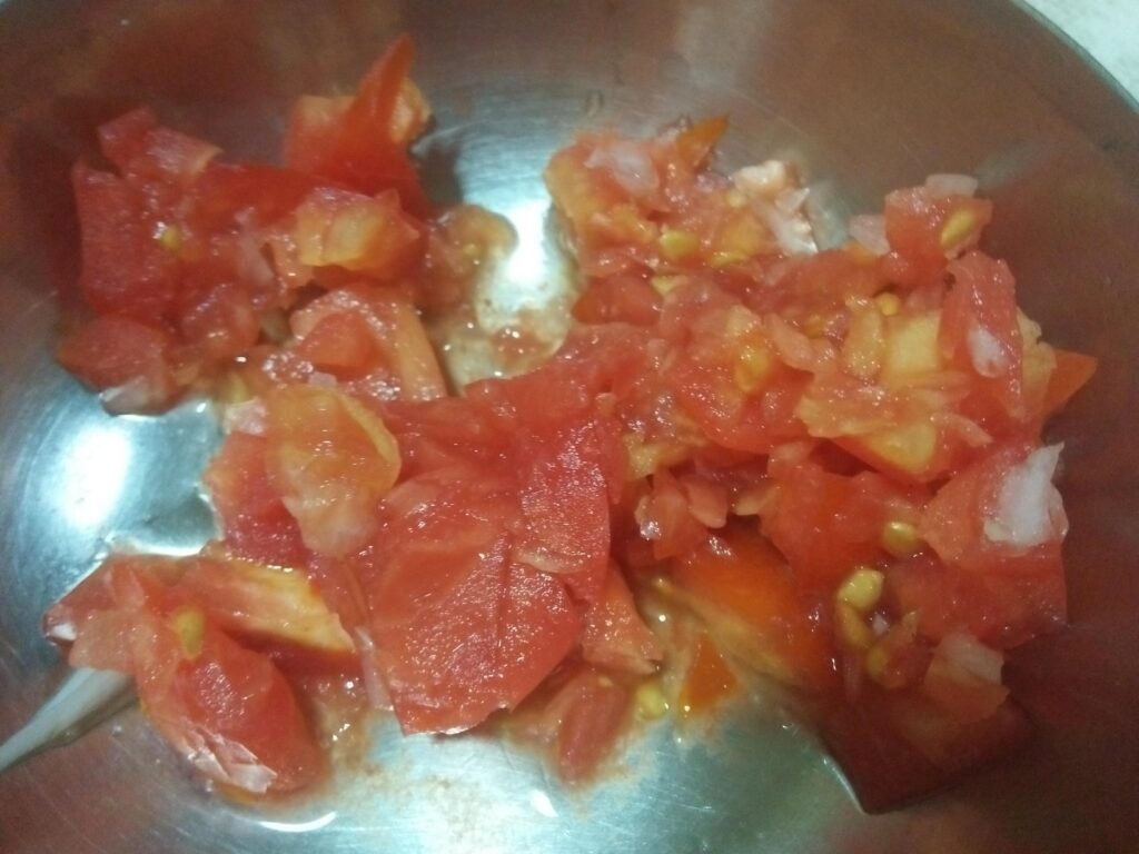 Tomatoes for garnishing Aloo Tikki Chat