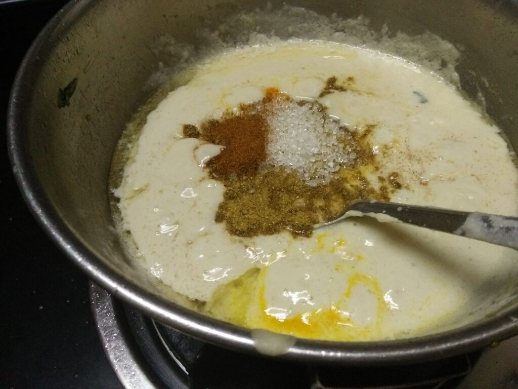 METHI MUTTER MALAI GRAVY MIXED WITH SPICES