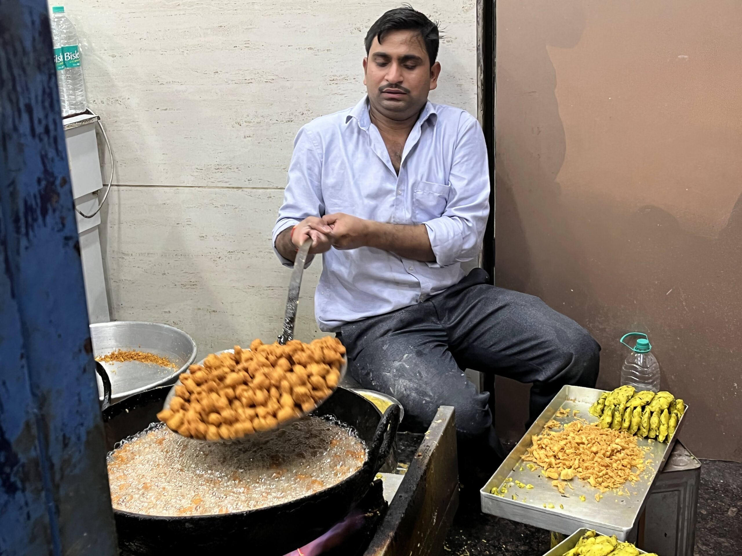 Fresh Piping hot Bhajjis at Golden Vada Pav