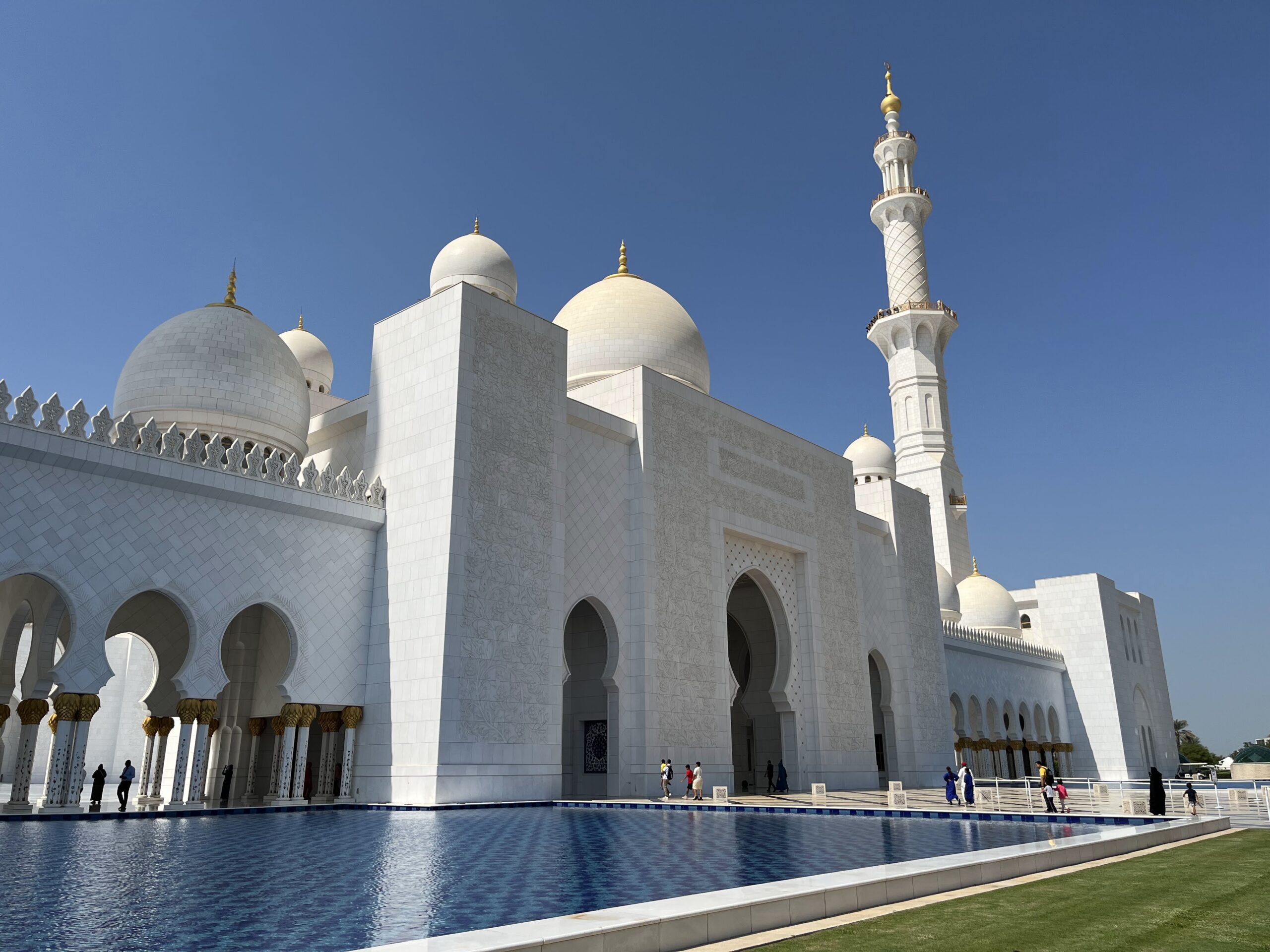 ABU DHABI IN 24 HOURS – THE ULTIMATE TRAVELER’S GUIDE