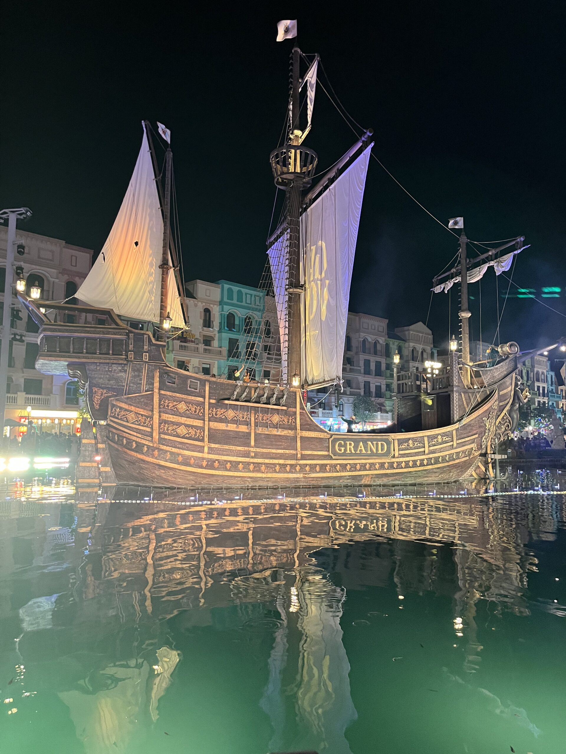 Pirates Show - Hanoi Grand World